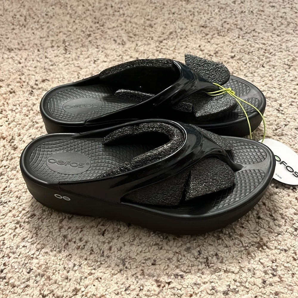 Oofos Oomega Thong Women’s 9 Black